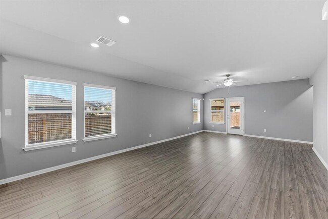 Photo - 100 Javans Nest