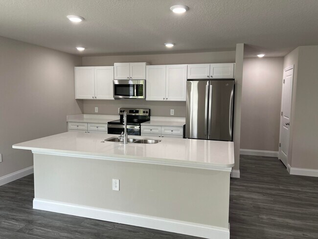 Photo - 850 San Filippo Dr SE