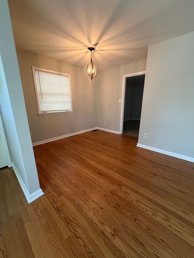 41 Central Ln