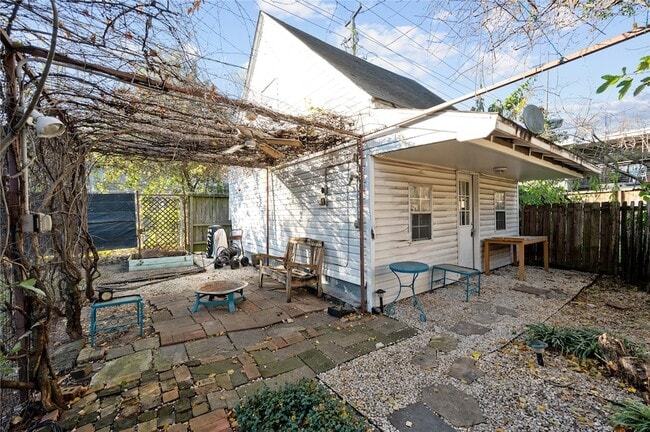 1959 Lexington St Unit B