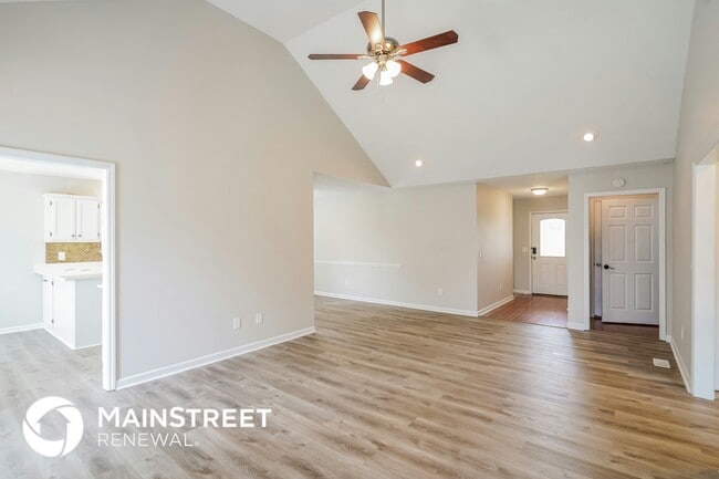 Photo - 204 Oxford Pl