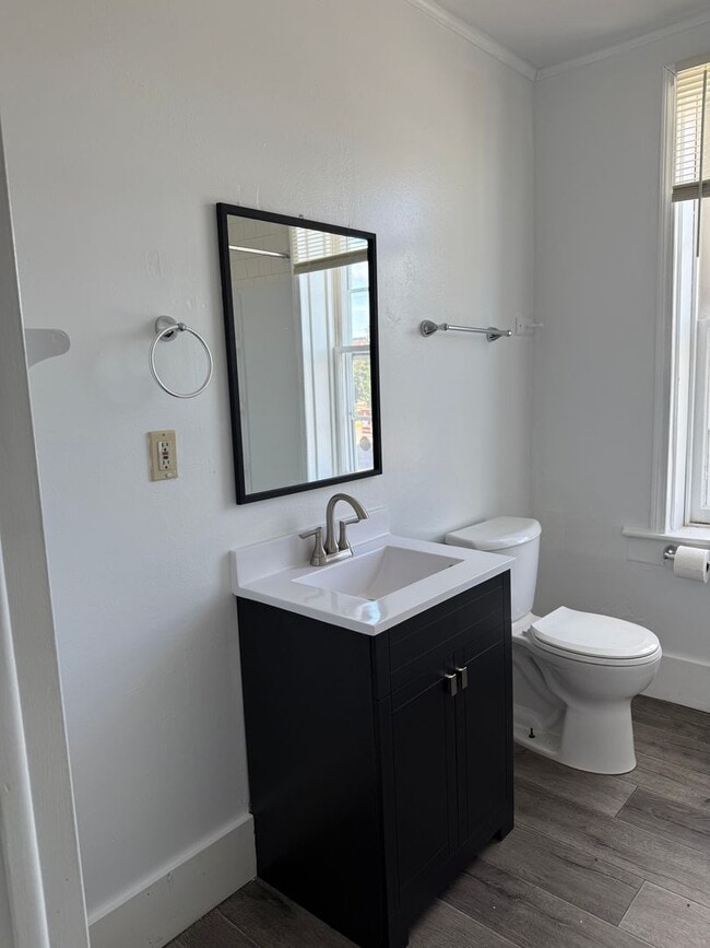 Photo - 202 1/2 S Madison - Richmond Unit Apt 2