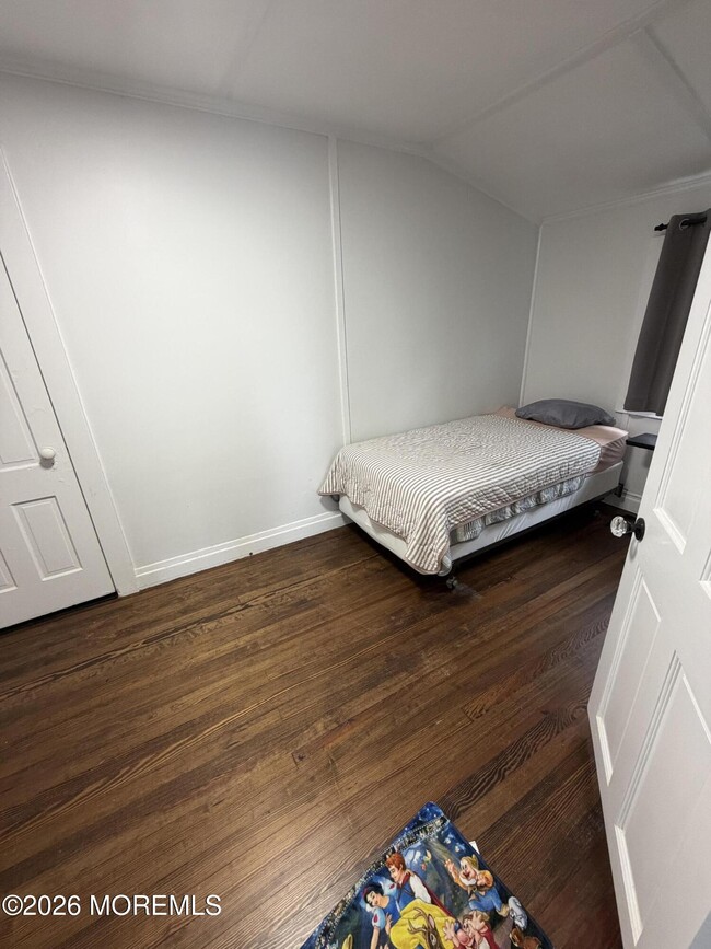 406 Lake Dr