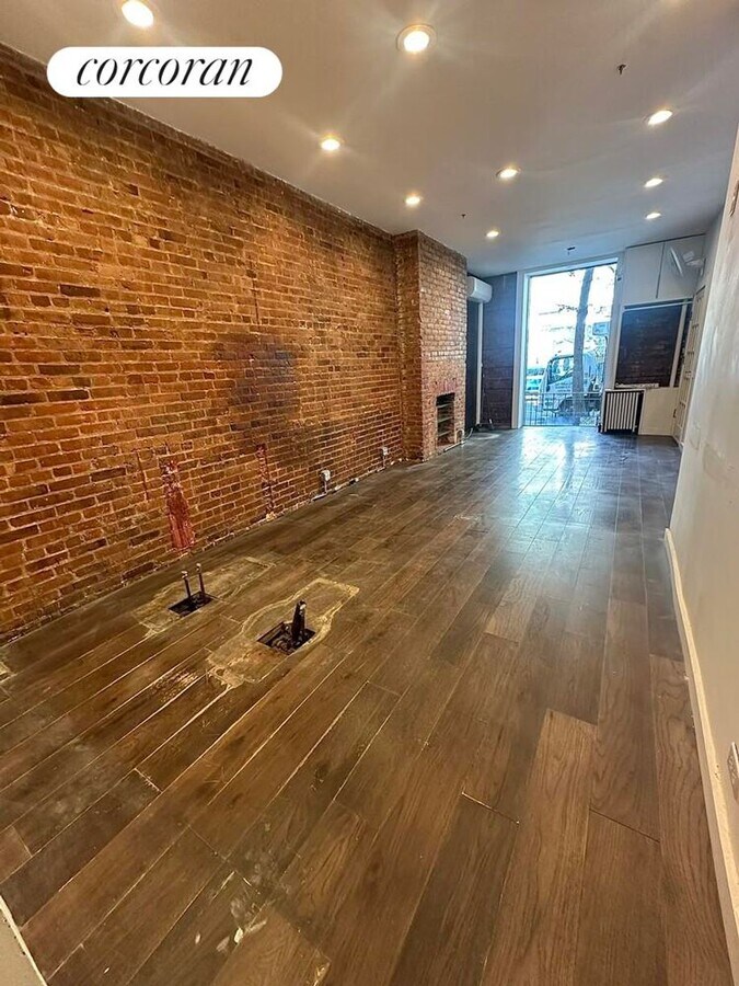 Photo - 324 W 47th St