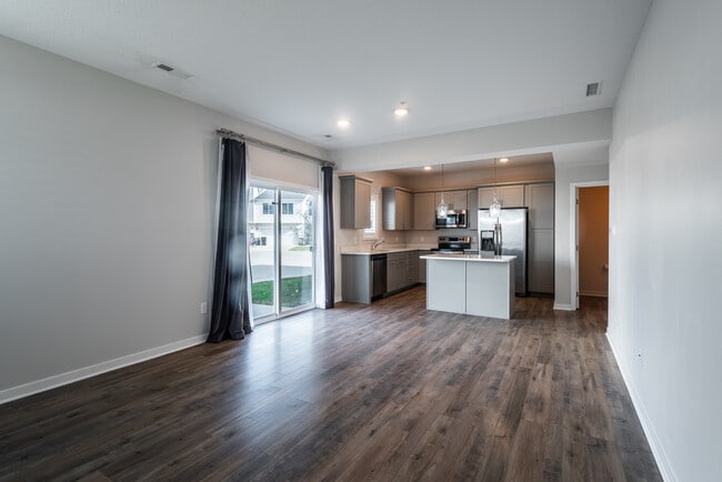 Photo - 329 NE Otter Dr