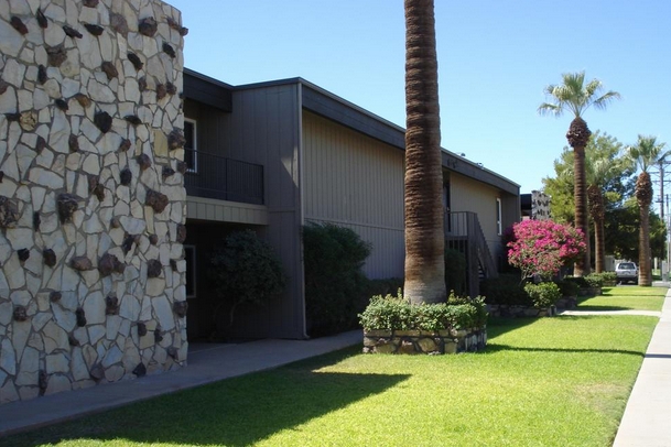 Palm Gardens - Palm Gardens Apartments
