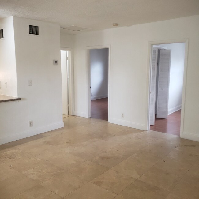 Photo - 1429 SW 9th St Unidad 8