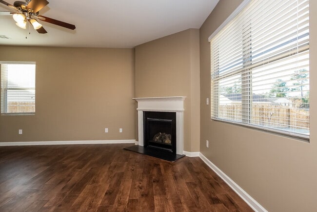 Photo - 107 Woodbridge Trl