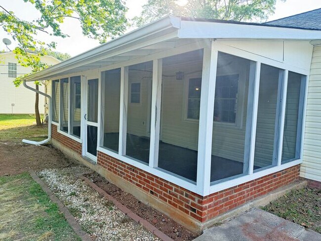Photo - Charming Vintage Ranch, Den, Fireplace, Screened Porch