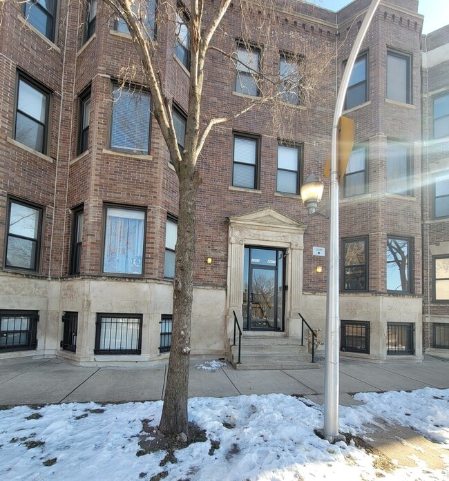 Building Photo - 4053 S Calumet Ave Unit 3
