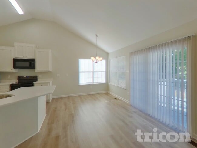 Photo - 1585 Kingston Dr