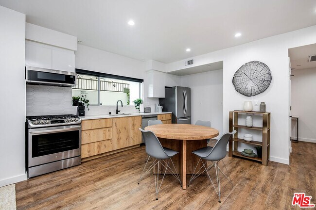124 S Croft Ave Unit 103
