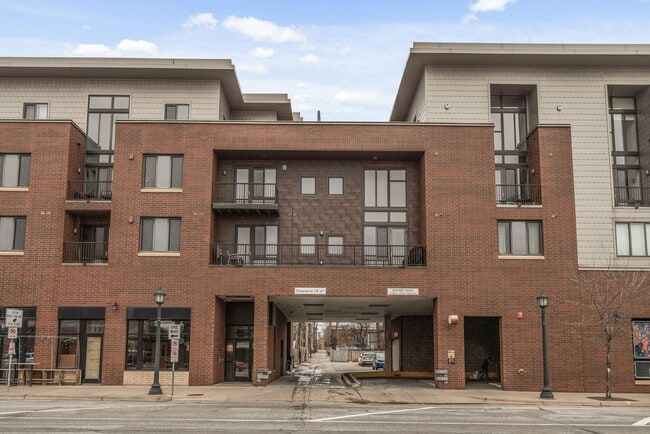Building Photo - Spacious 2-Bed 2-Bath Condo in Minneapolis! Unit 317
