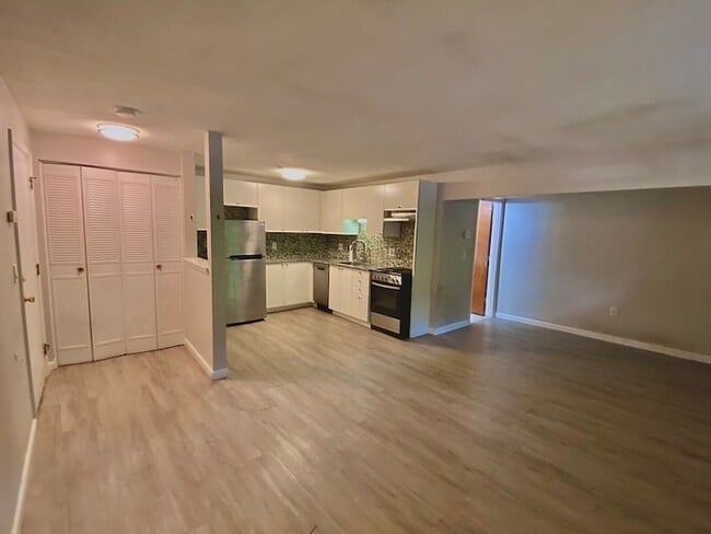 Photo - 10 Williamsburg Ct Unit 3