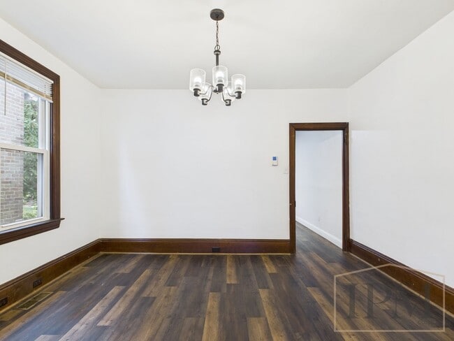 Building Photo - Available Now!  Charming 3 Bedroom, 1.5 Ba... Rental