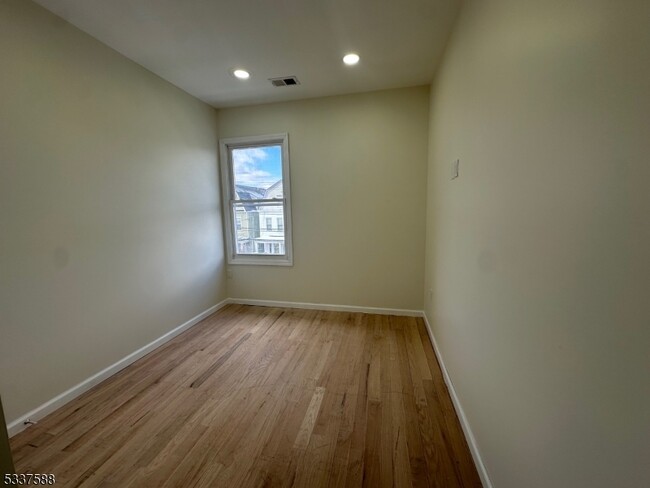 Photo - 1094 Grove St Apartment Unit 4