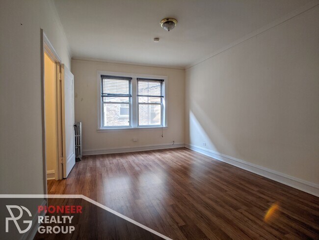 Photo - 2535 N Sawyer Ave Apartments Unit 303