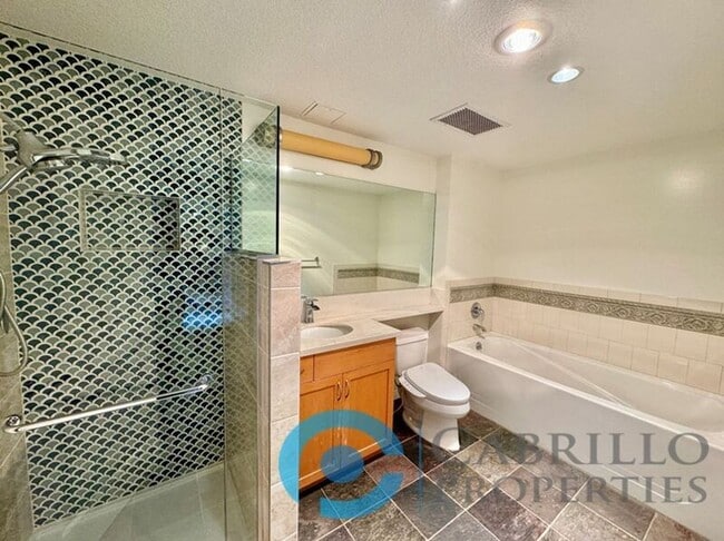 Photo - 850 Beech St