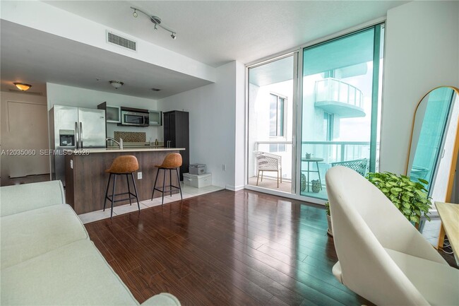 Photo - 1900 N Bayshore Dr Unidad 3403