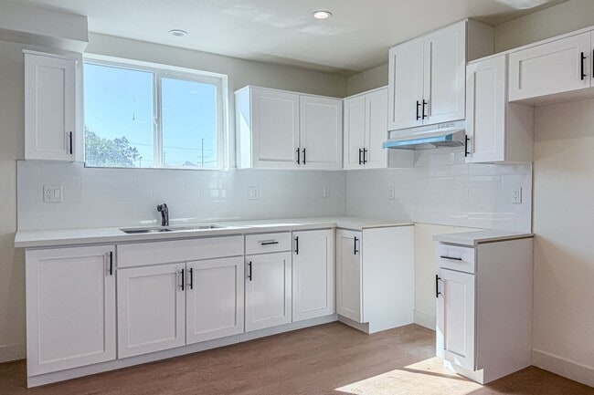 423 E 31st St Unidad #423 1/2