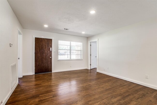 Photo - 235 Live Oak St