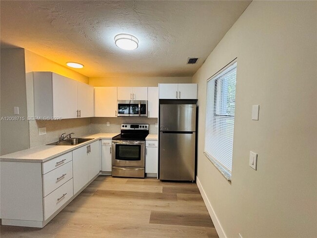 Photo - 1011 SW 8th St Unit D