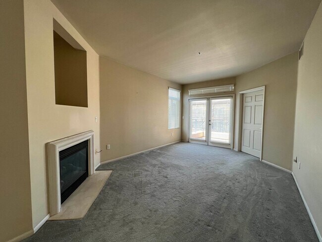 Photo - 2 bed 2 bath condo with laundry, A/C and fireplace! Heart of Banker's Hill!
