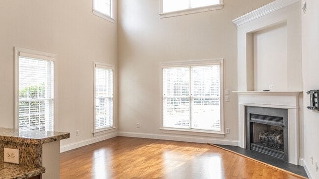 Photo - 401 Longwood Place