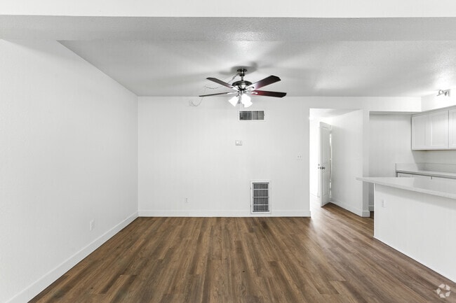 1BR, 1BA - 790SF - Dining Area
