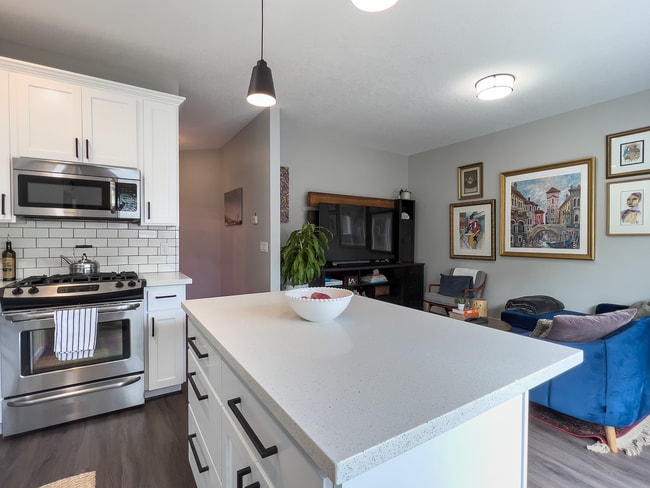 Photo - Beautiful 3 bedroom, 2.5 bath home in North Portland! Amazing Modern Kitchen and Great Natural Li...