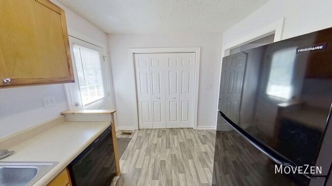 Photo - 333 Friendship Dr