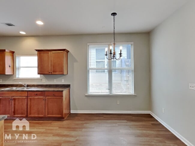 Photo - 1192 Washington Dr