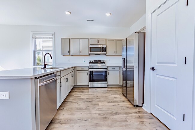 Photo - 1435 Darrowby Wy