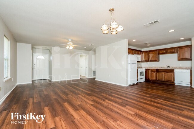 Photo - 15639 Danson Dr