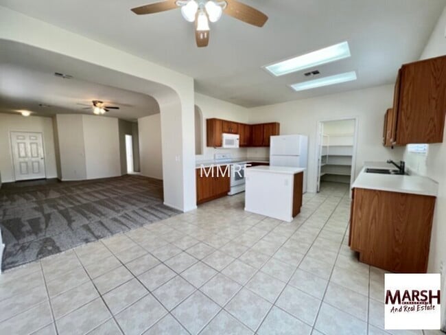 Photo - Nice 3 bedroom home with new paint & new carpet in Mesa!