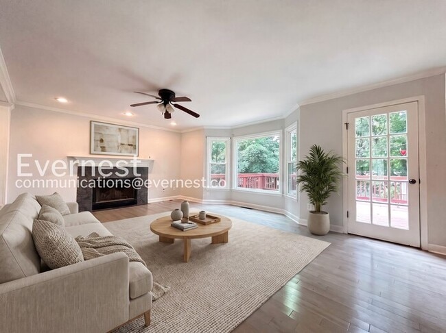 Photo - 4 Bed/2.5 Bath with Fenced Yard & Garage / Pet-Friendly