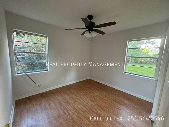 Photo - 503 Freeview Ave