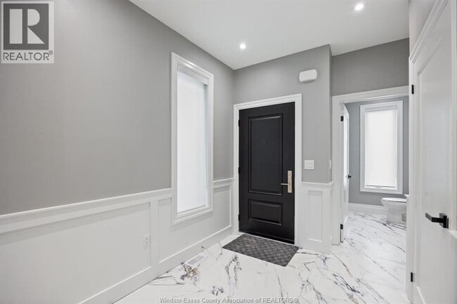 Photo - 1835 Edgemore Ave