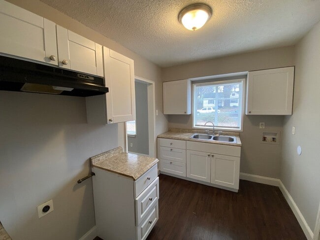 Photo - 1311 Robin Hood Ln