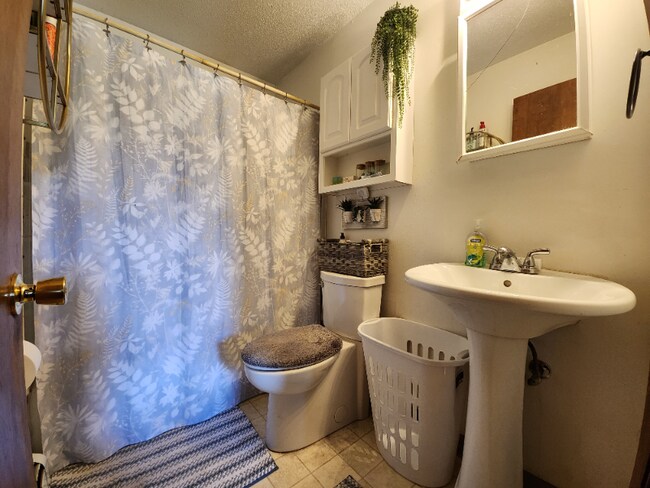 Photo - 719 21st St S