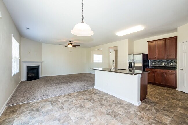 Photo - 2011 Blue Stream Ln