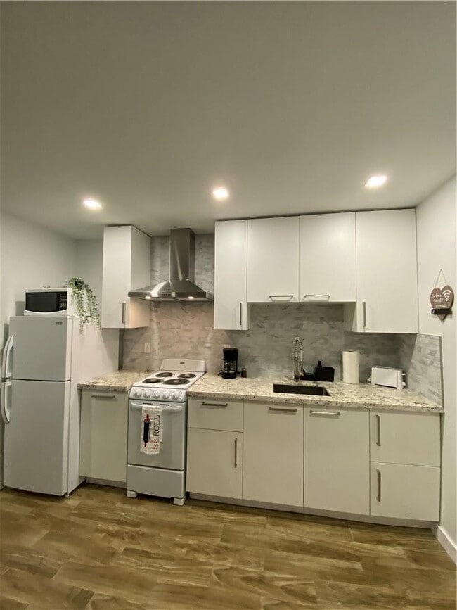 Photo - 902 NE 38th St Unit 2