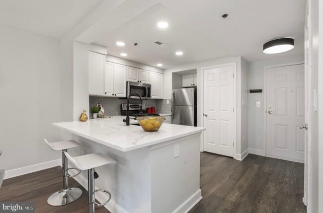 Kitchen - 1045 N Utah St Unit 703