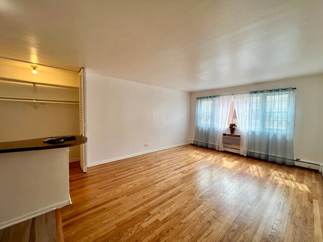 Photo - 2411 W Balmoral Ave Unit 2C