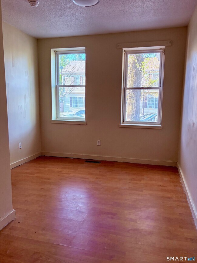 Photo - 2 Read St Unit 3