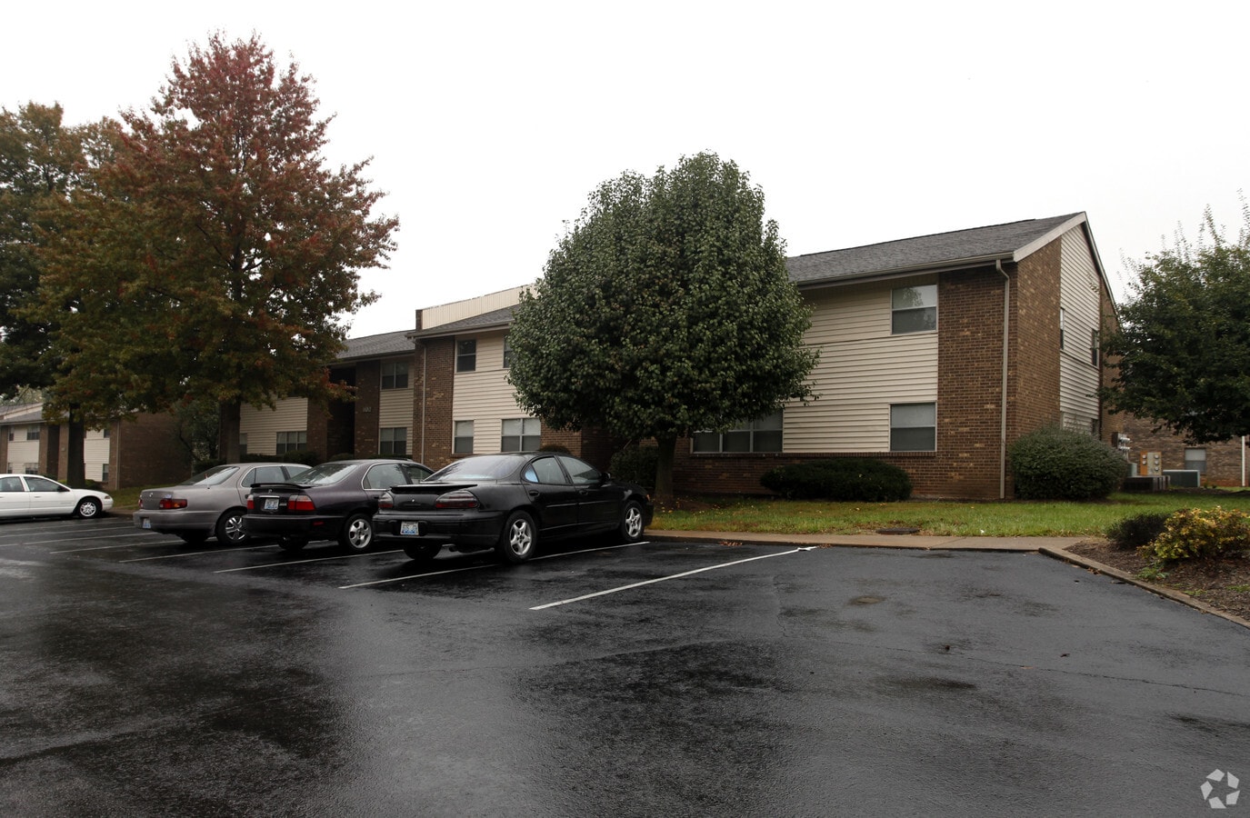 The Meadowbrook Apartments - The Meadowbrook Apartments
