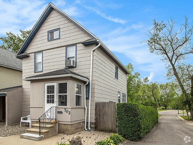 Building Photo - 702 Portage Ct Rental