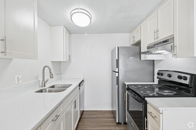 1BR, 1BA - 568SF Premium Electric - Kitchen