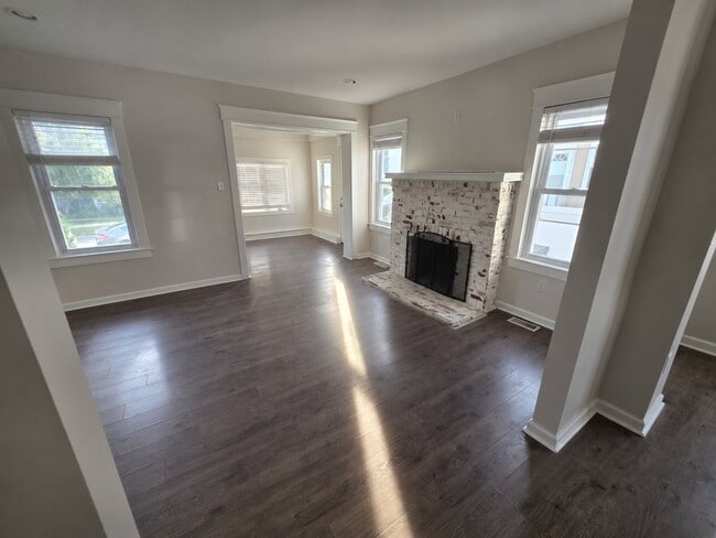 233 Leon Ave