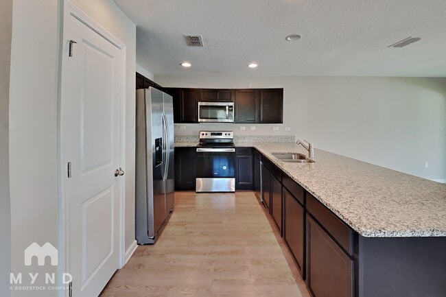 Photo - 752 Henley Ct